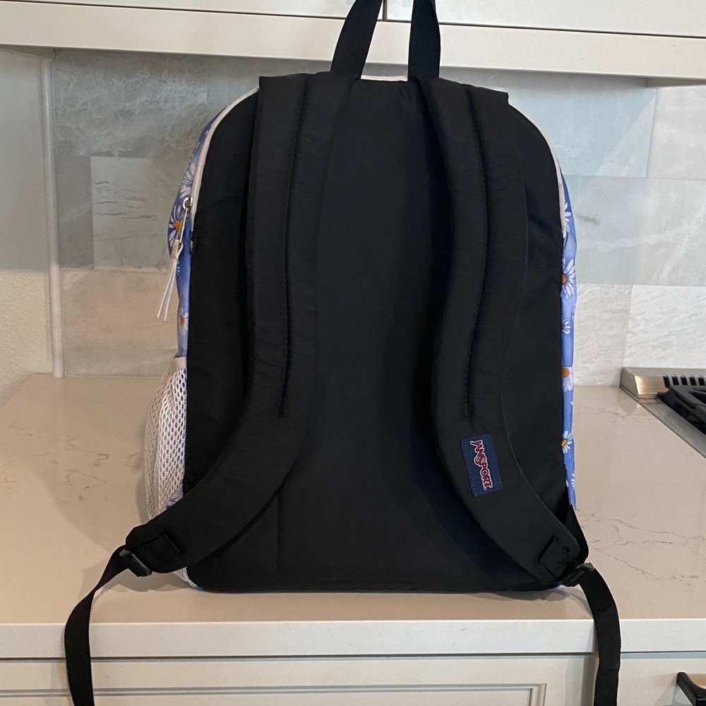 Backpack - Picture 4 of 5